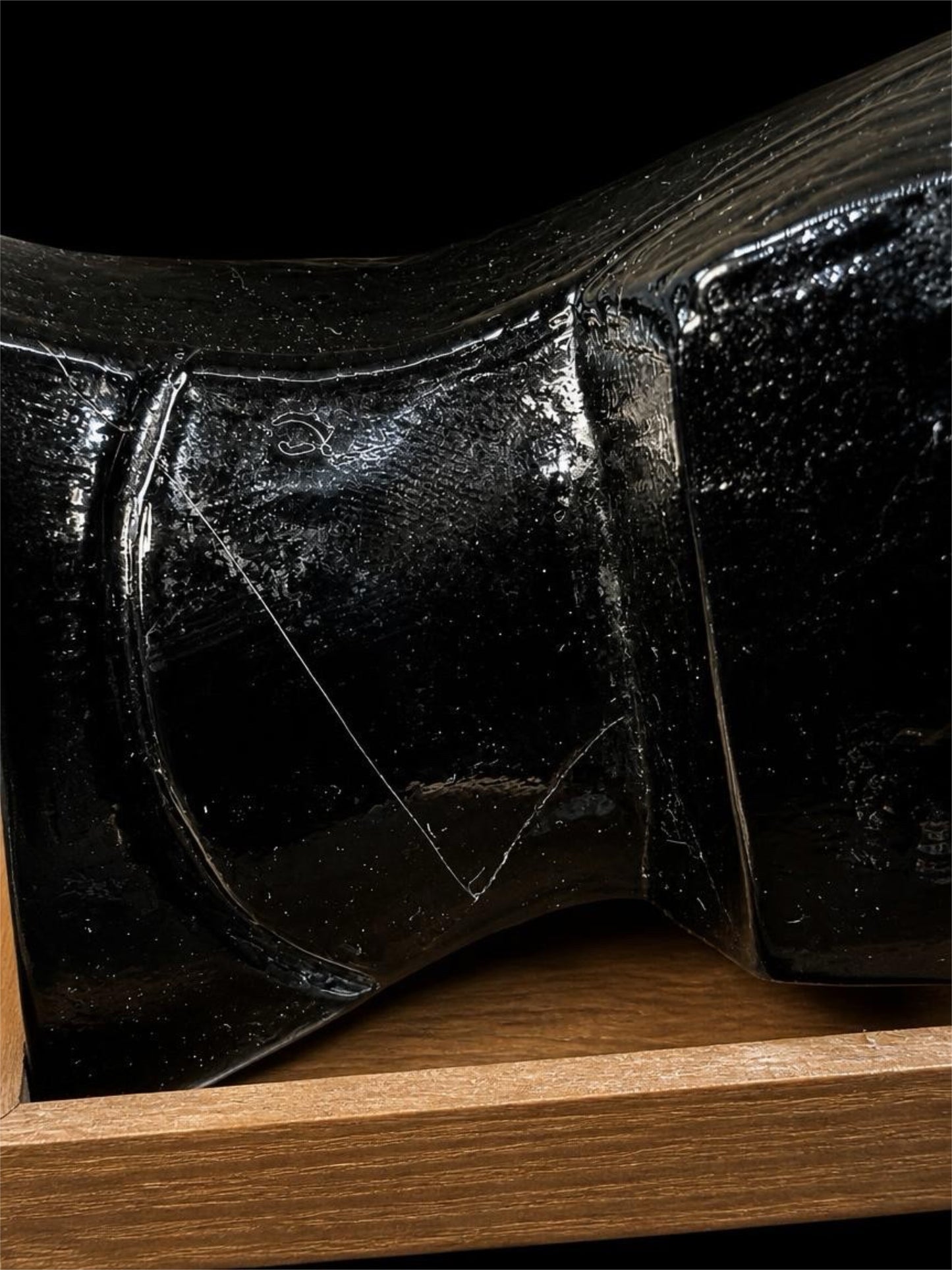 BLACK AMETHYST BOOT BOTTLE WITH SCREW TOP
