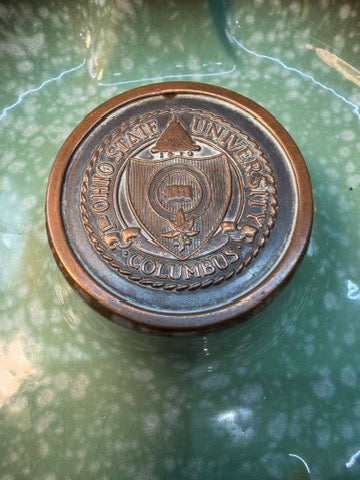 VINTAGE ROSEVILLE POTTERY "THE HYDE PARK" ASHTRAY