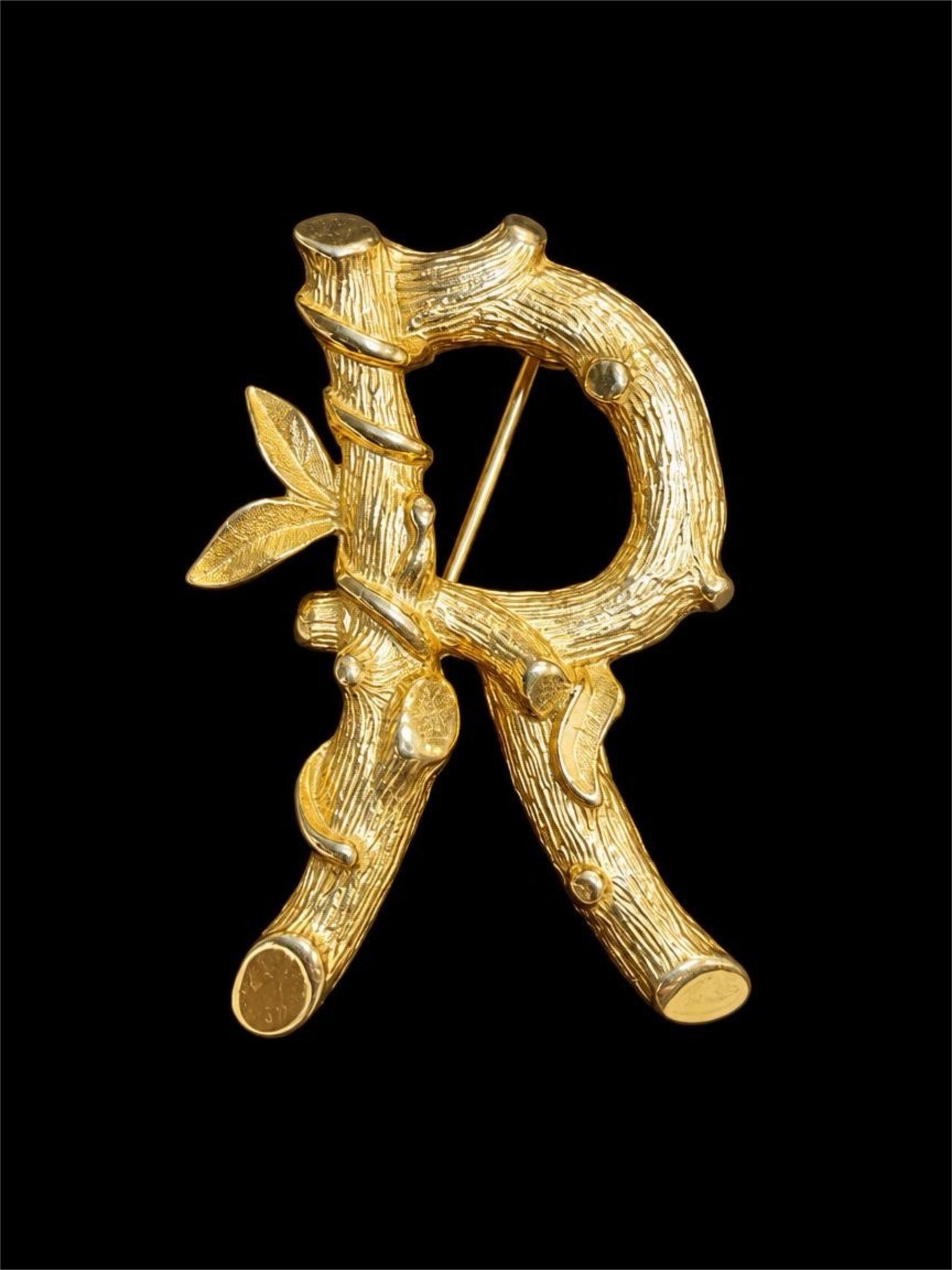 VINTAGE SARAH COVENTRY GOLD "R" BROOCH