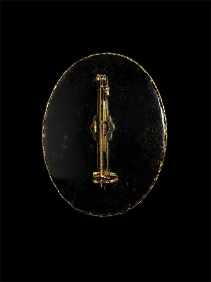 VINTAGE DARK GLASS CAMEO BROOCH