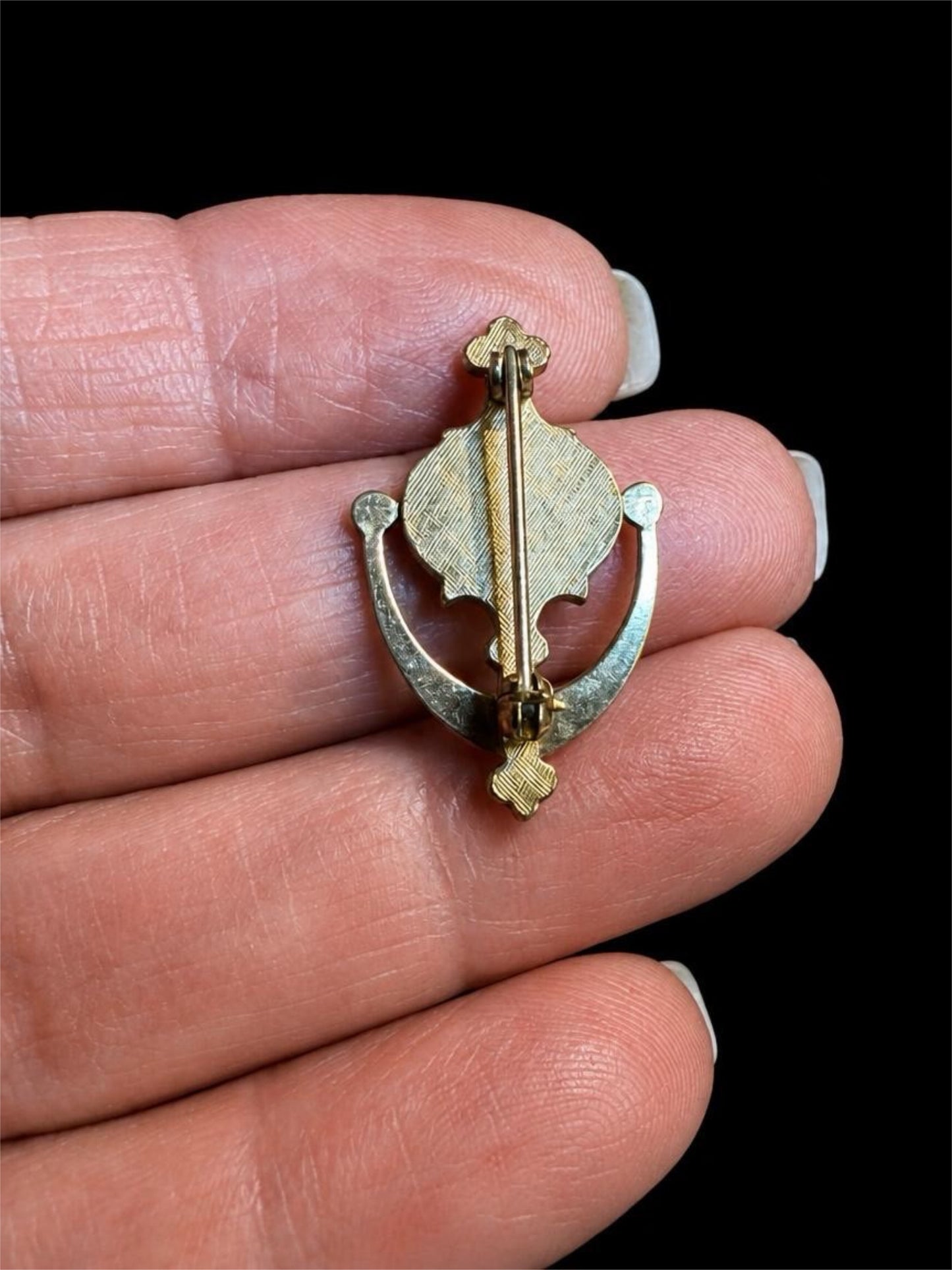 VINTAGE AVON CALLING DOOR KNOCKER BROOCH