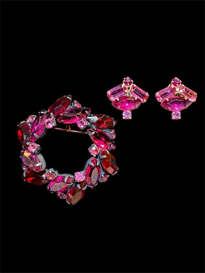 VINTAGE UNKNOWN MAKER GLASS EARRING & BROOCH SET