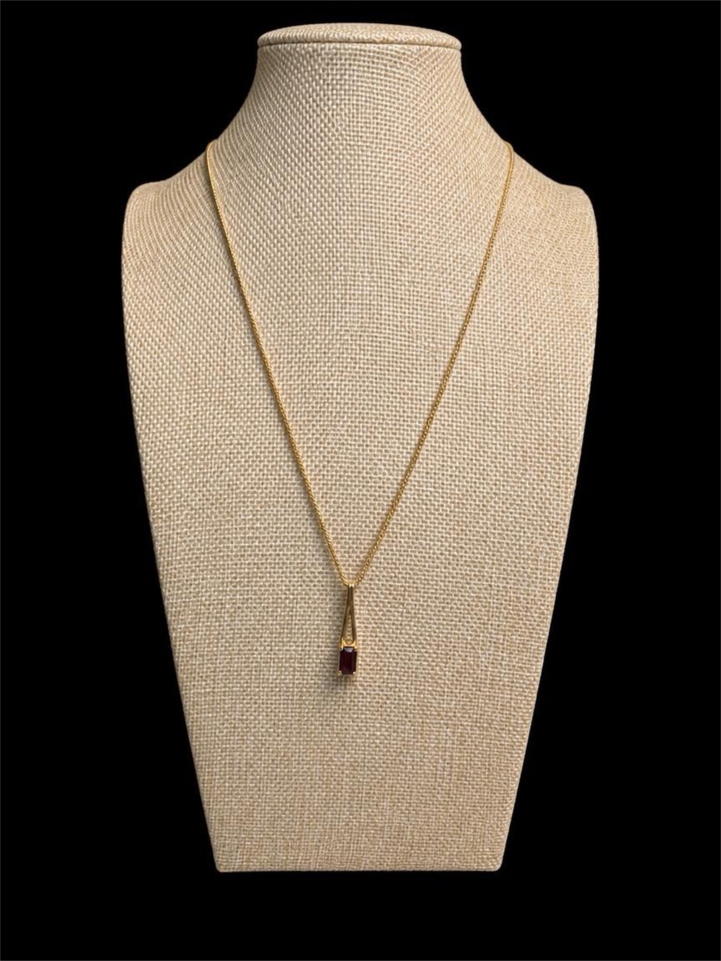 AVON 1975 "PLAZA IV" NECKLACE
