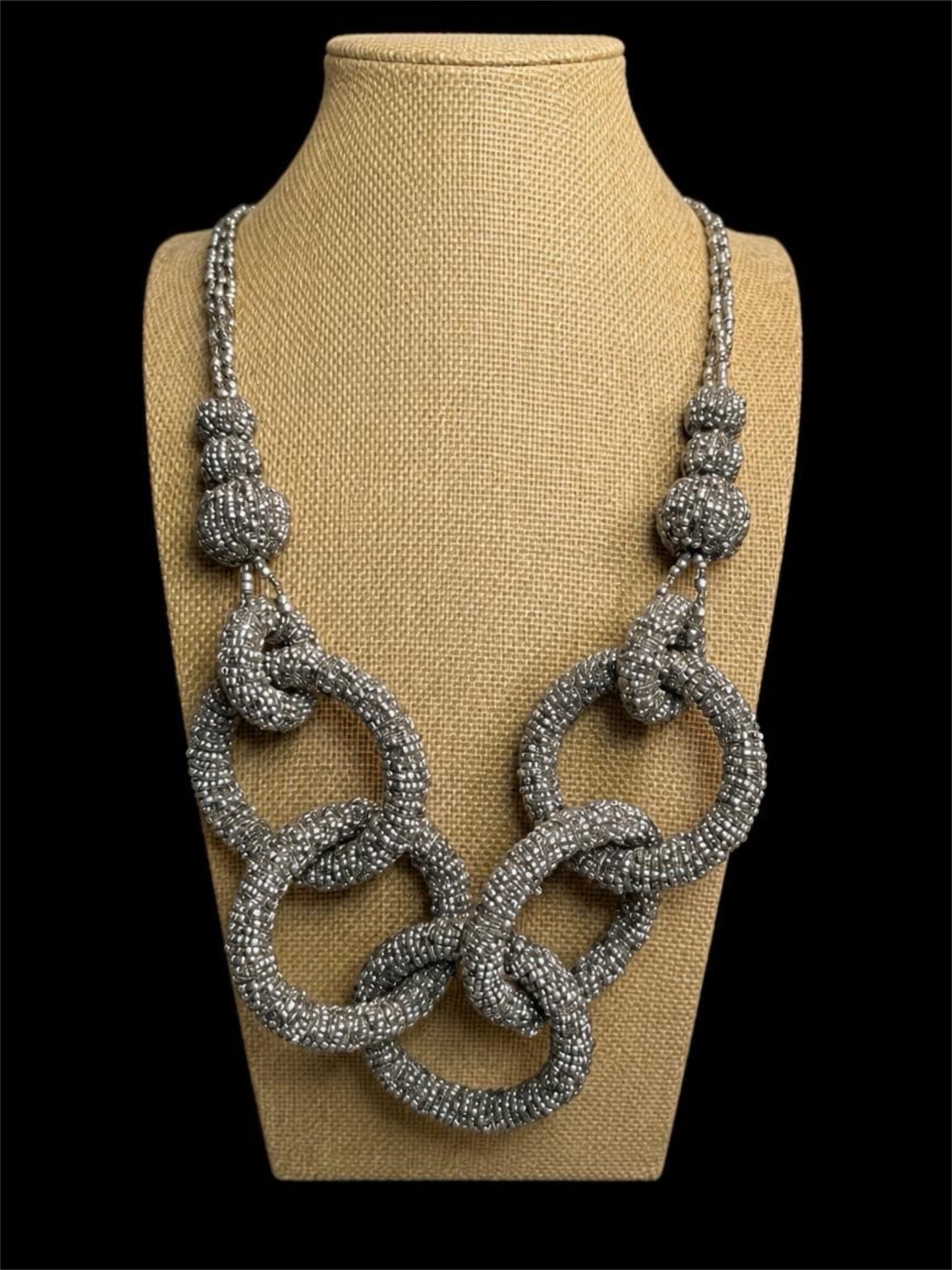 BEAUTIFUL EXTRA LARGE SEED BEAD NECKLACE