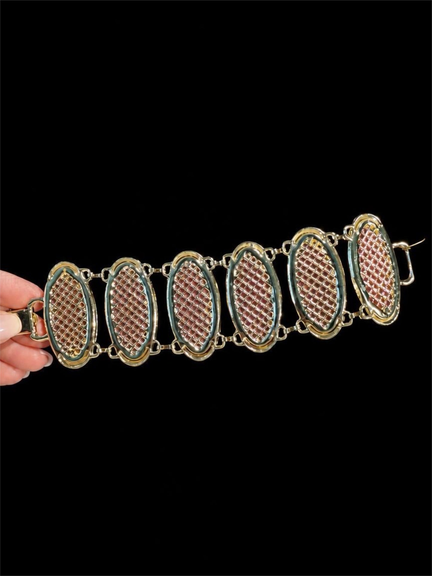 VINTAGE 1950'S SELRO SELINI PINK CONFETTI LUCITE BRACELET
