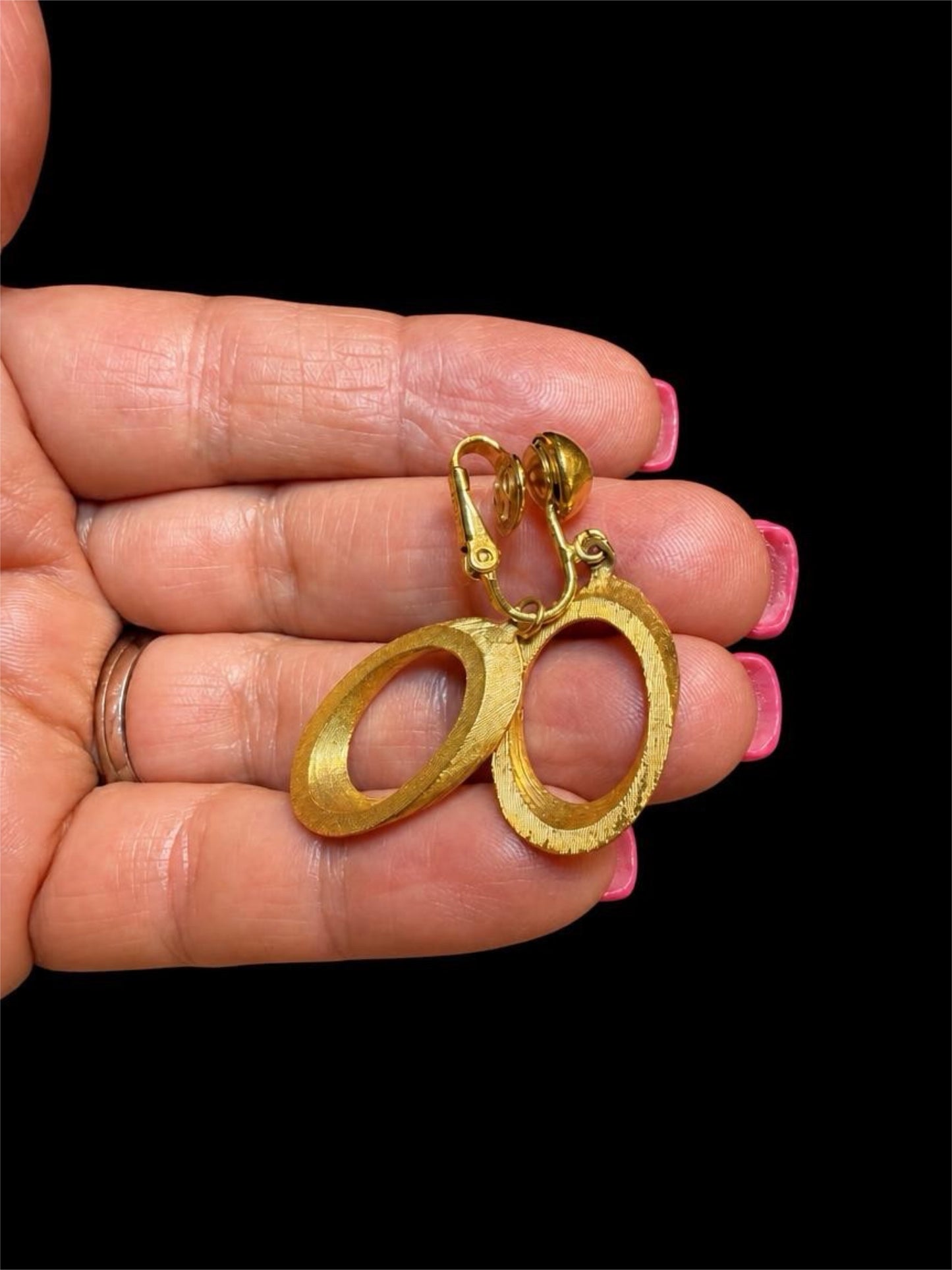 CROWN TRIFARI BRUSHED GOLD EARRINGS