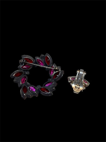VINTAGE UNKNOWN MAKER GLASS EARRING & BROOCH SET