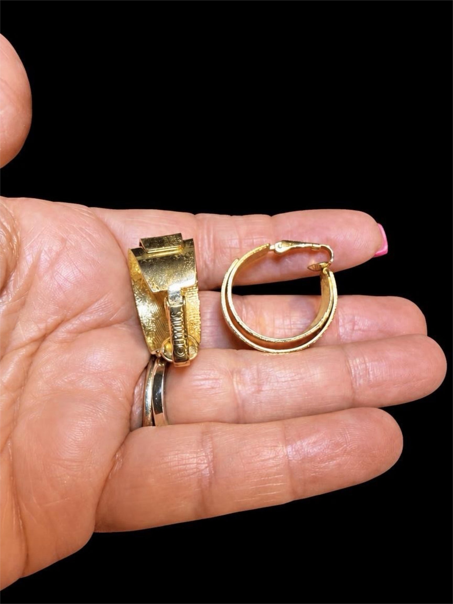 VINTAGE EMMONS GOLD HOOP EARRINGS