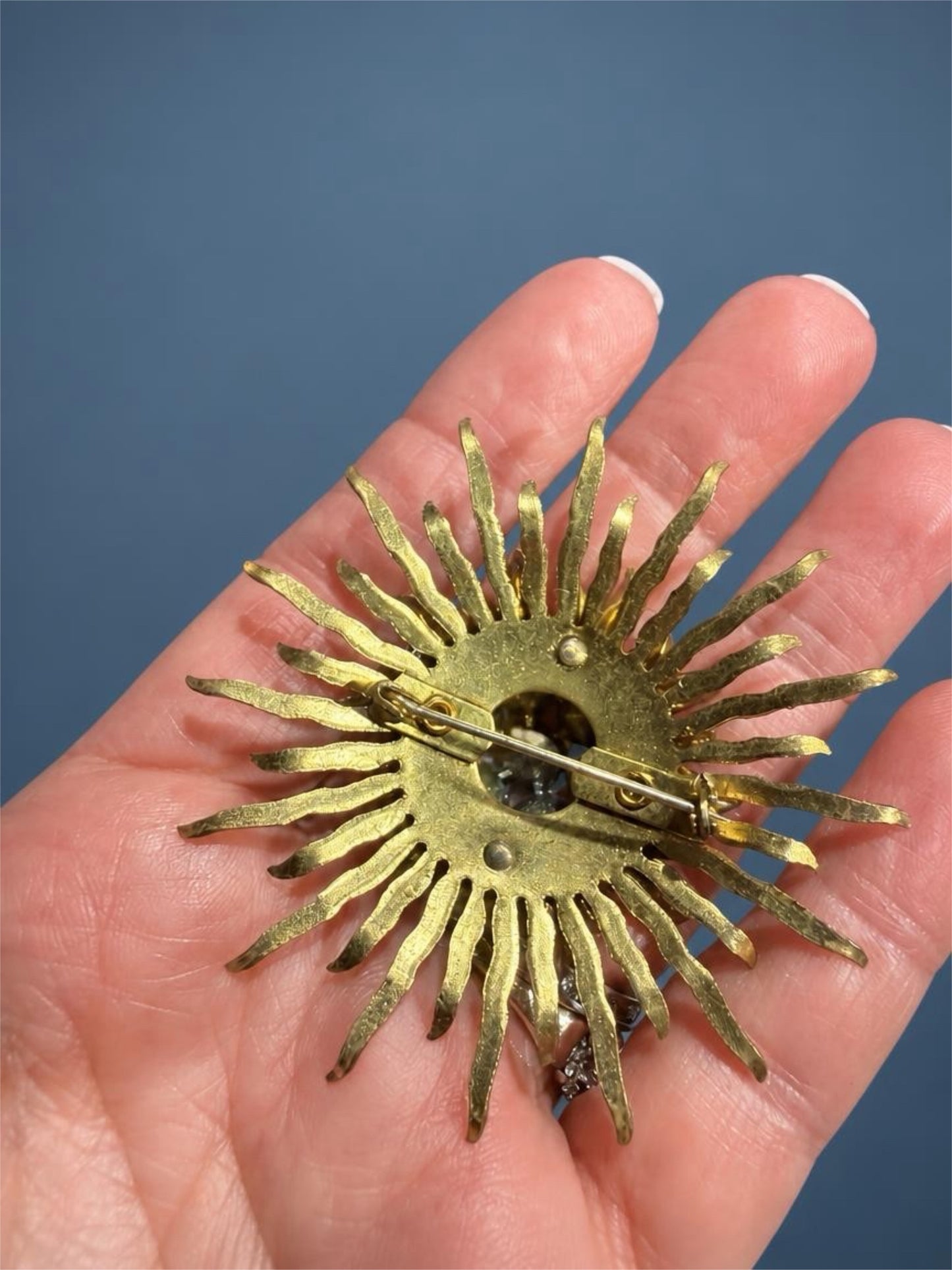 VINTAGE ATOMIC STARBURST BROOCH W/ ONE URANIUM STONE