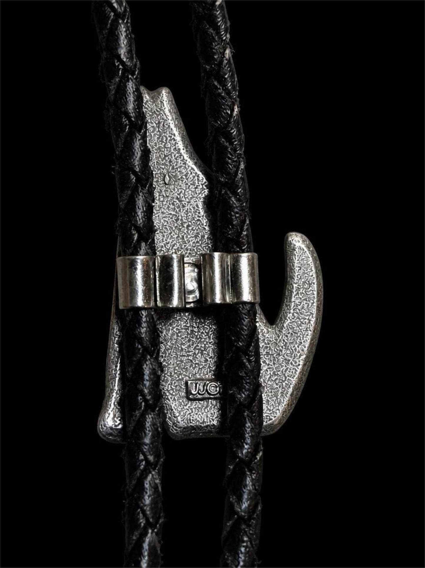 JJ HOWLING WOLF PEWTER BOLO