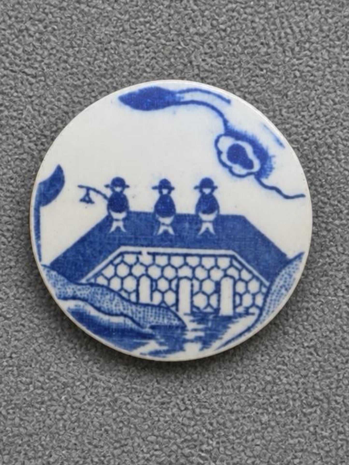 BLUE & WHITE POTTERY BROOCH
