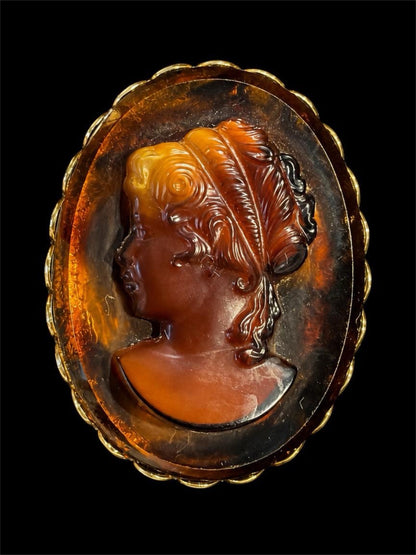 VINTAGE DARK GLASS CAMEO BROOCH