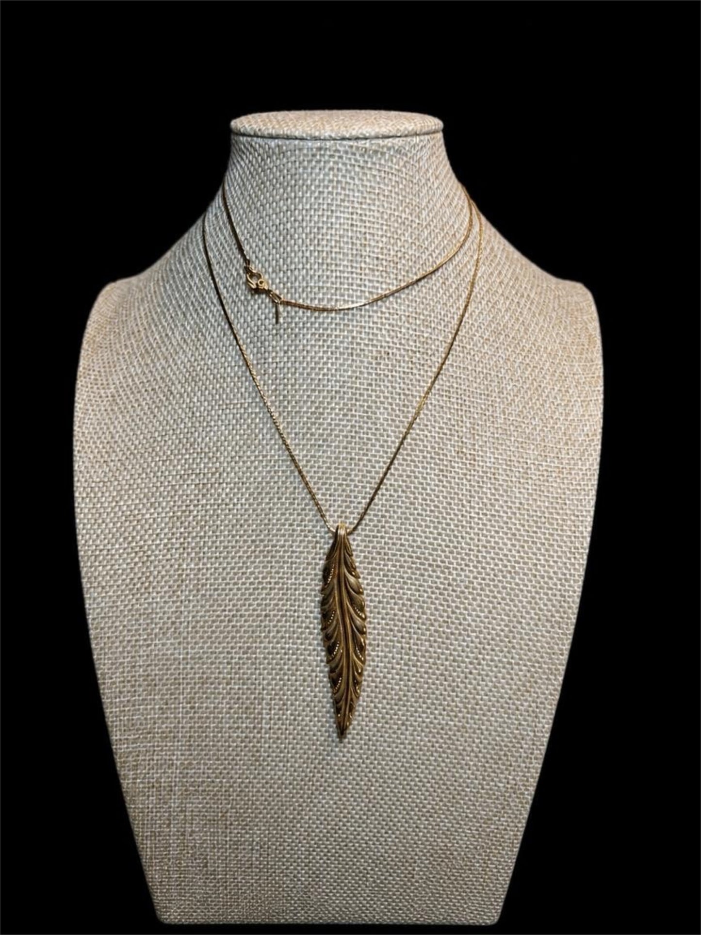 MONET GOLD LEAF NECKLACE