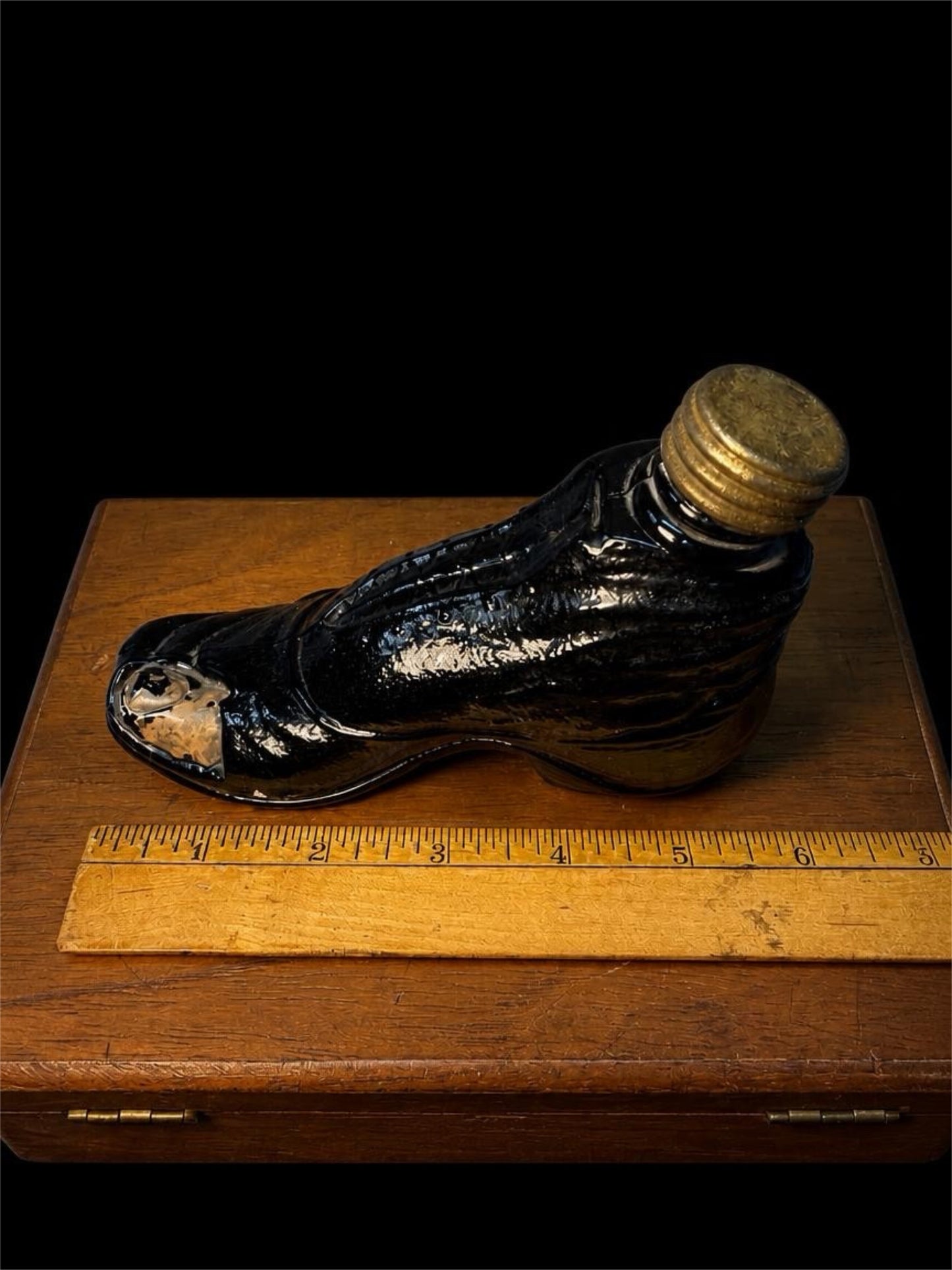 BLACK AMETHYST BOOT BOTTLE WITH SCREW TOP