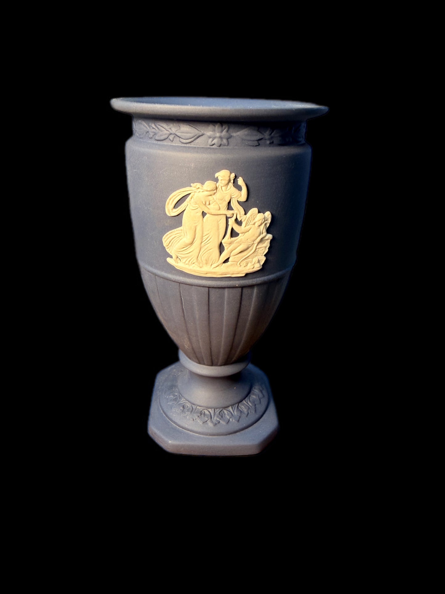 VINTAGE WEDGWOOD JASPERWARE VASE