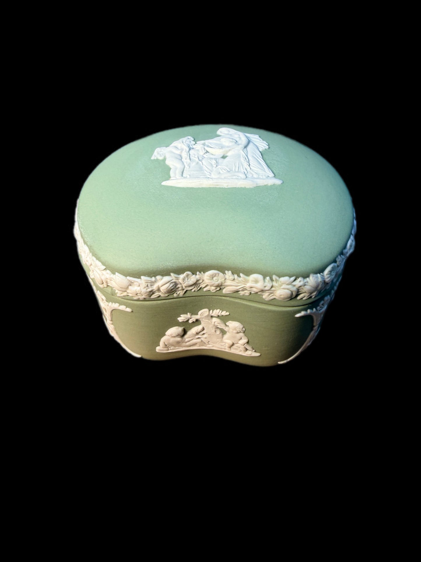 SAGE GREEN WEDGWOOD JASPERWARE TRINKET BOX