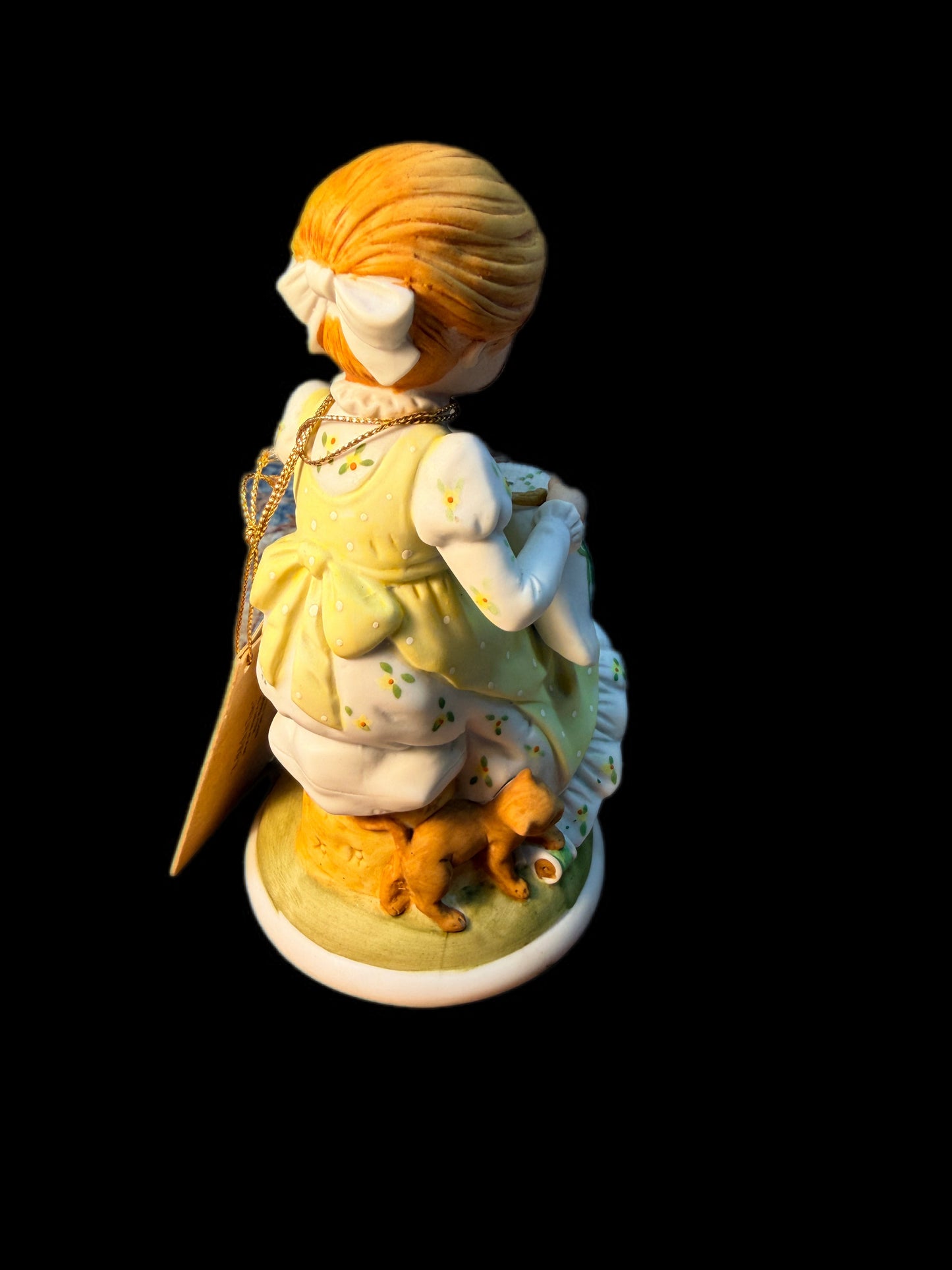 VINTAGE HOLLY HOBBIE PORCELAIN  "A STITCH IN TIME" FIG