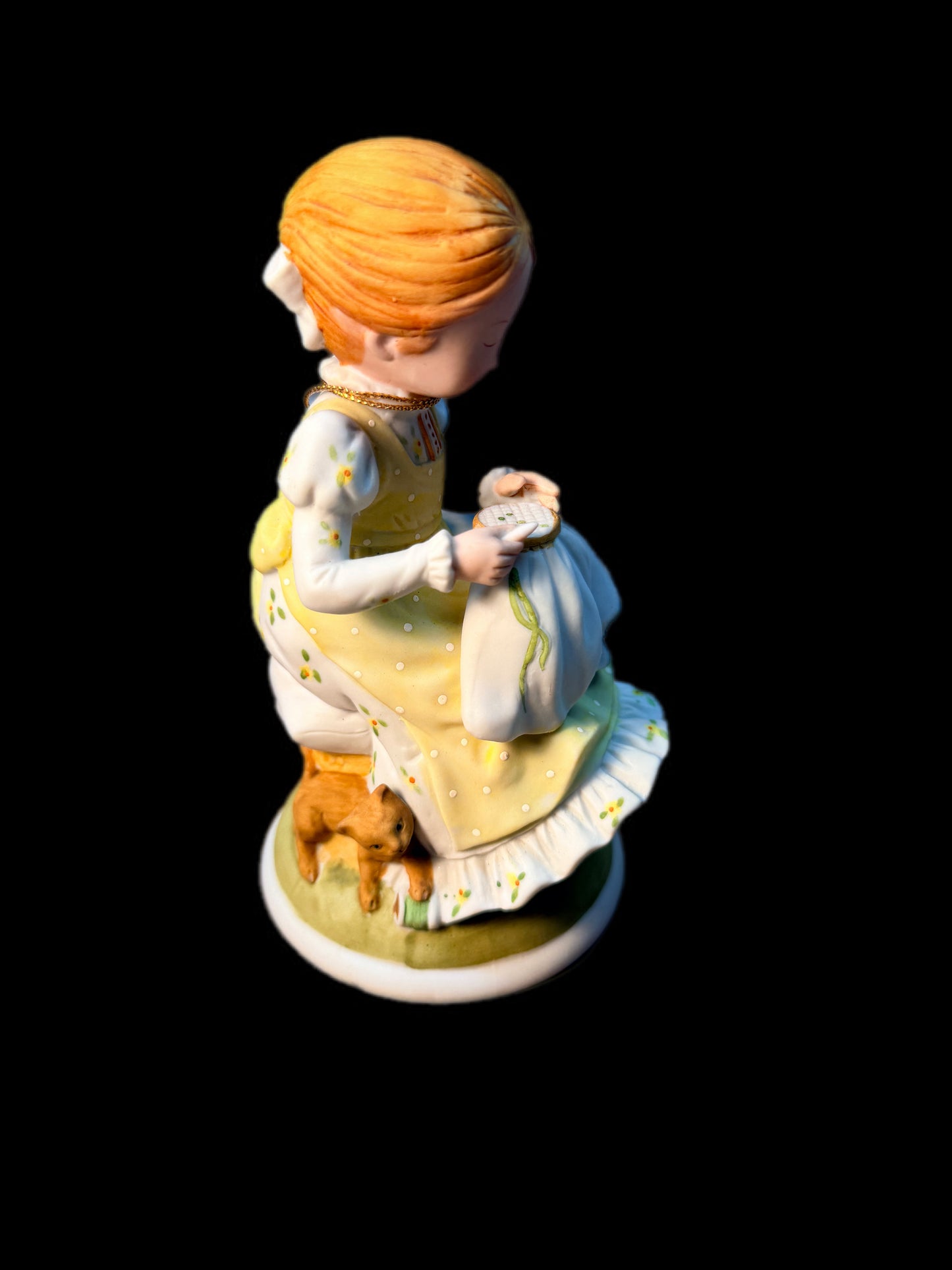 VINTAGE HOLLY HOBBIE PORCELAIN  "A STITCH IN TIME" FIG