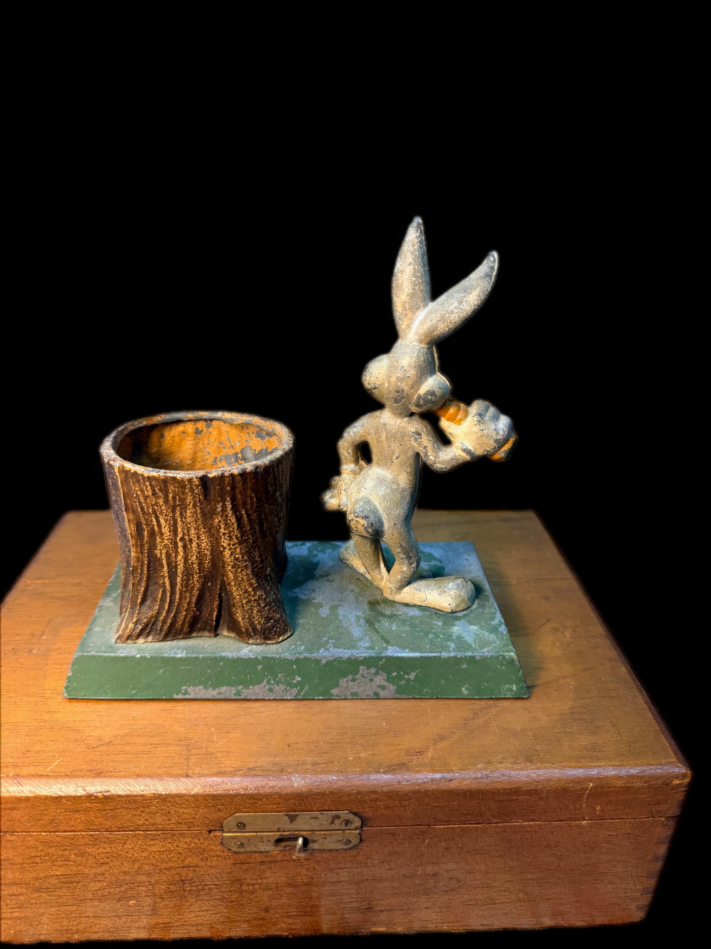 1940's CAST IRON BUGS BUNNY