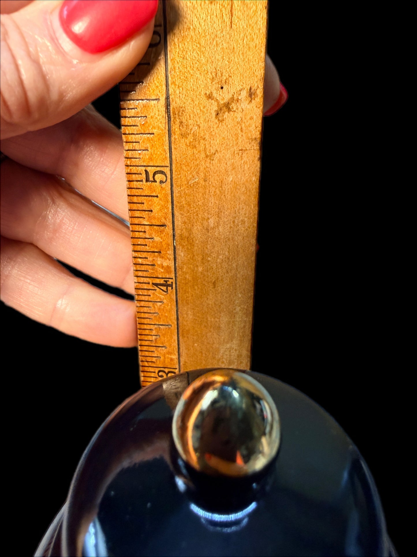 VINTAGE "ART OF CHOKIN" LIDDED URN