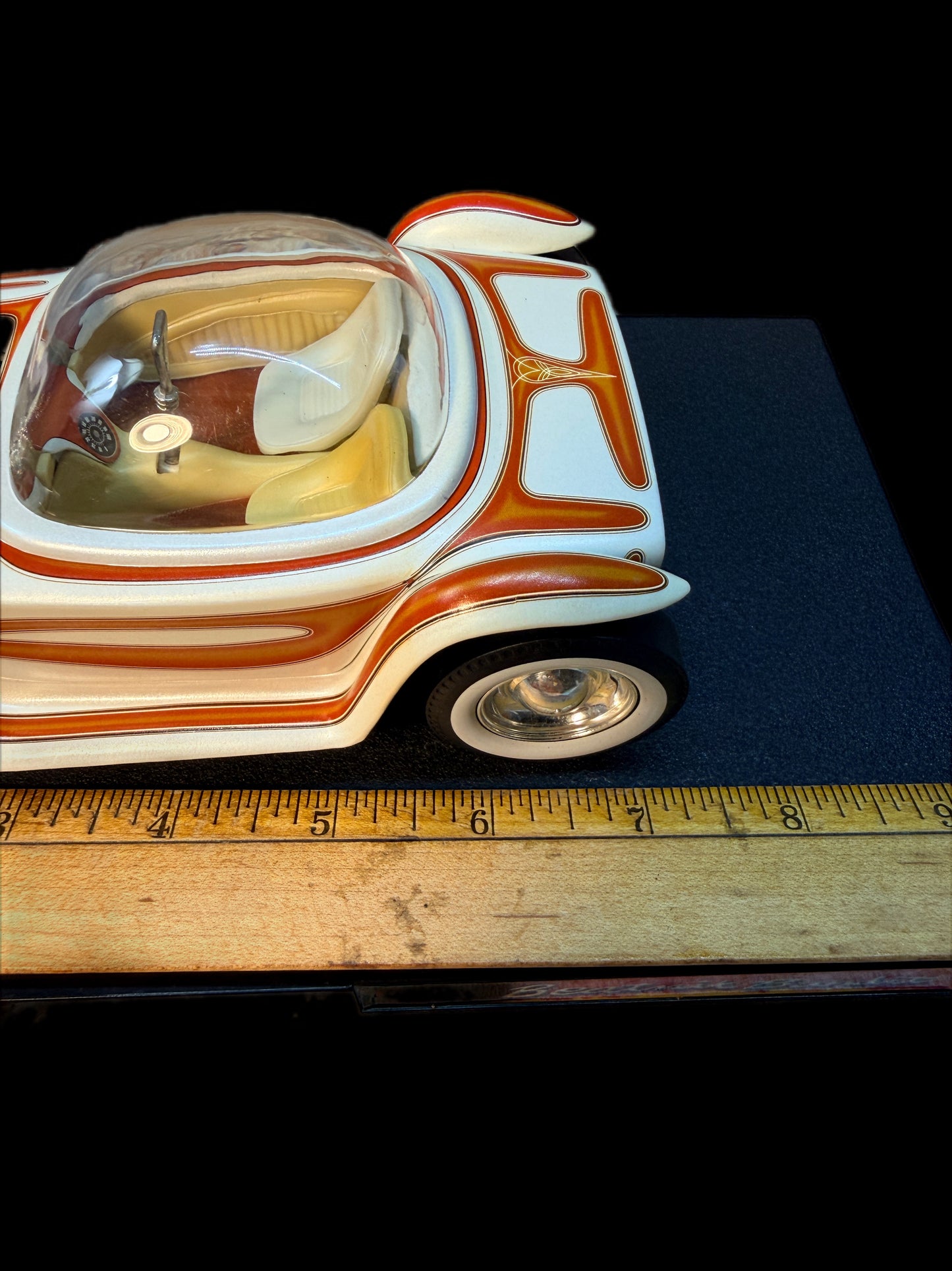 1:18 SCALE HOT WHEELS BEATNIK BANDIT