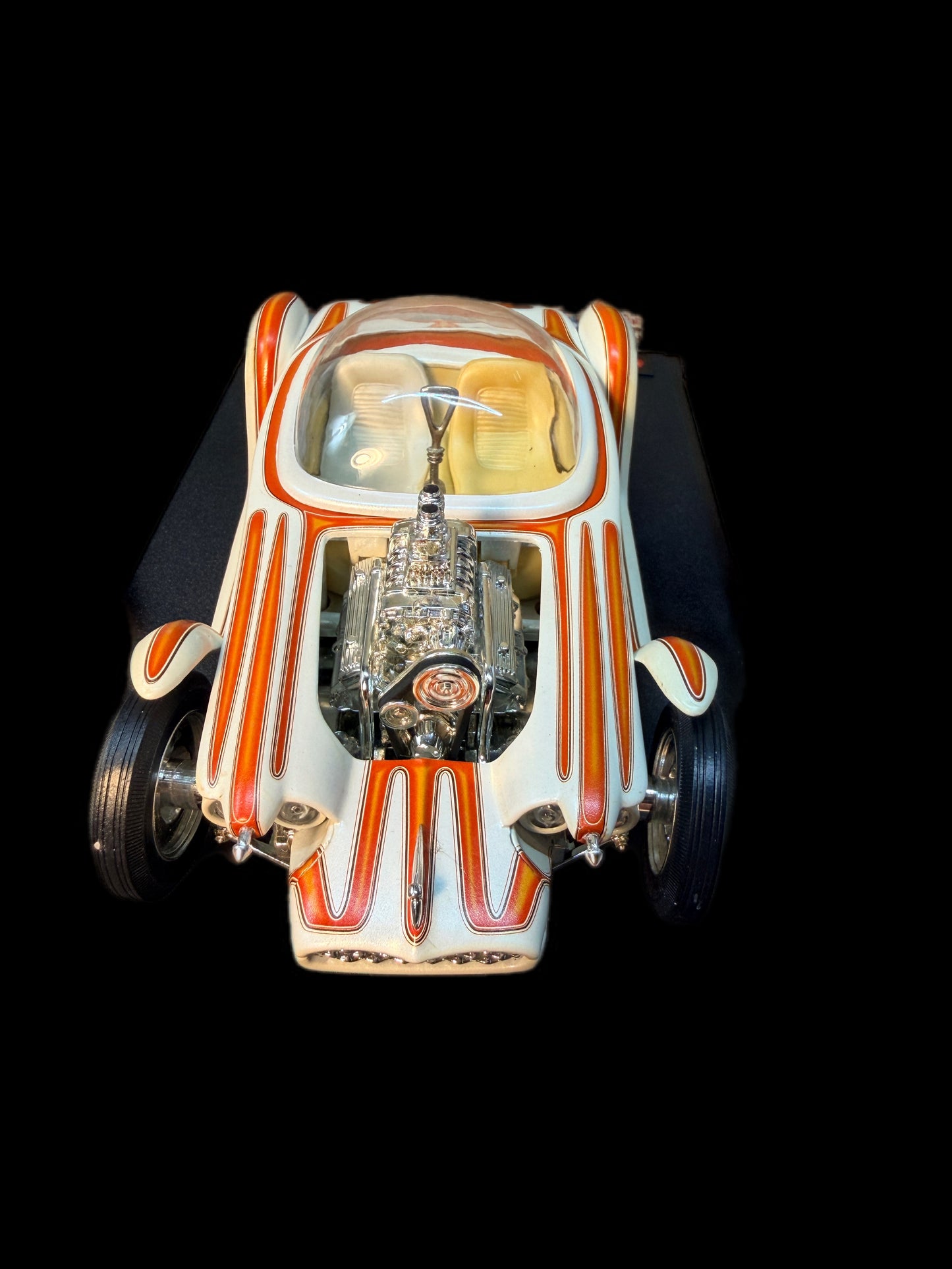 1:18 SCALE HOT WHEELS BEATNIK BANDIT