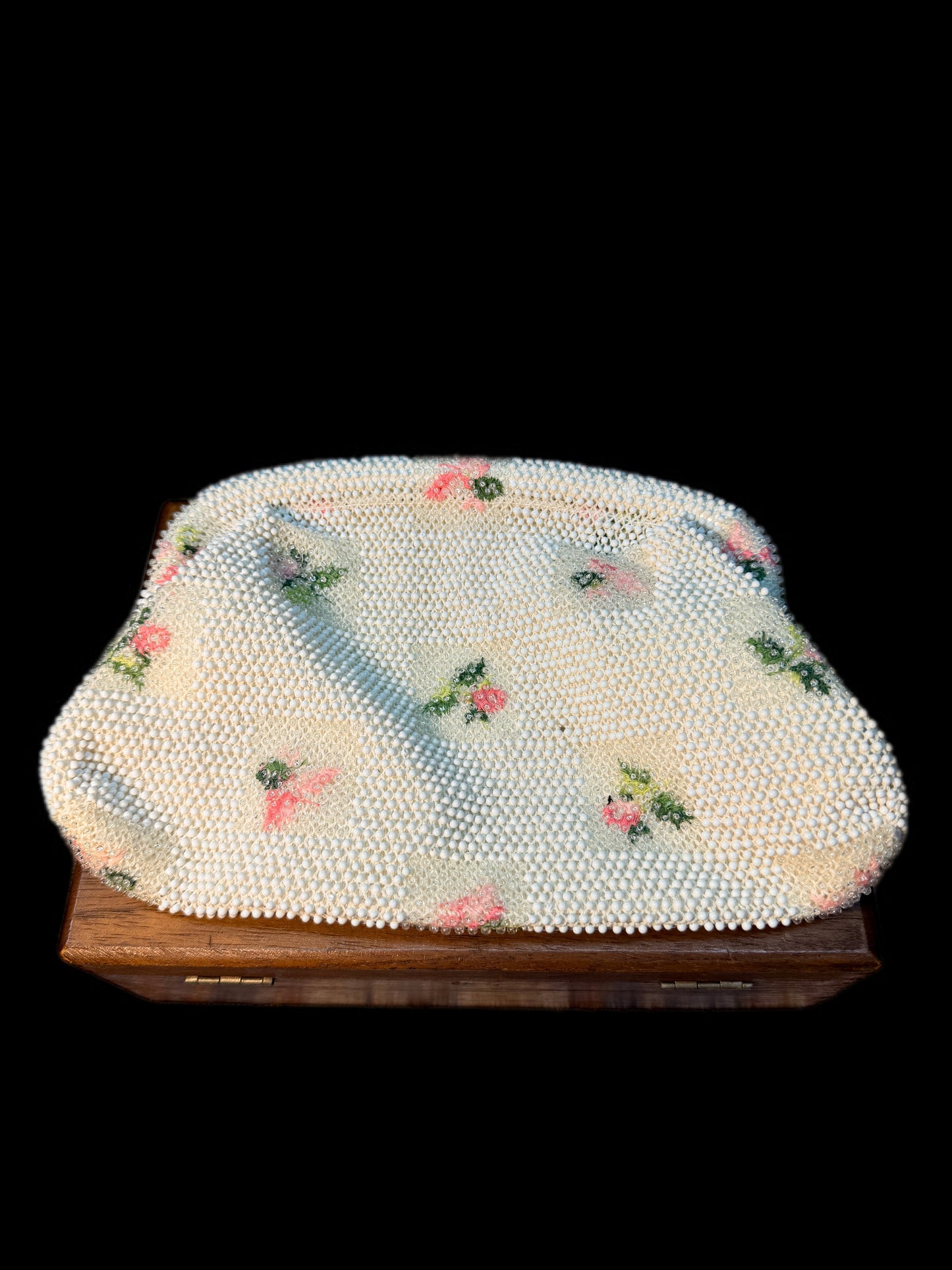 VINTAGE LUMURED BEADED CLUTCH