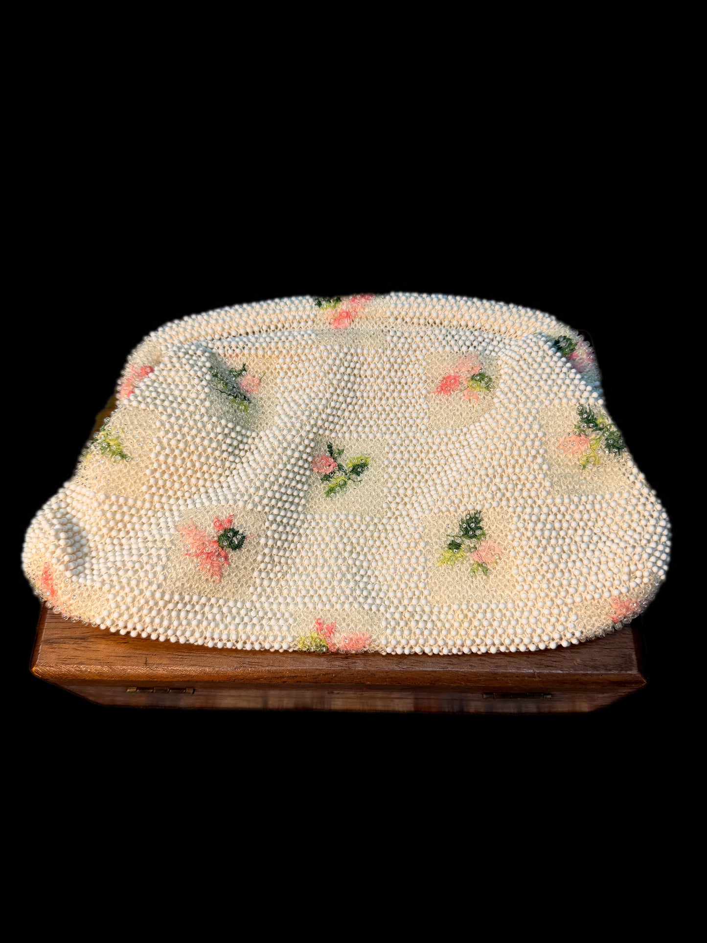 VINTAGE LUMURED BEADED CLUTCH