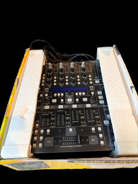 BEHRINGER DDM4000 32 BIT DIGITAL PRO MIXER