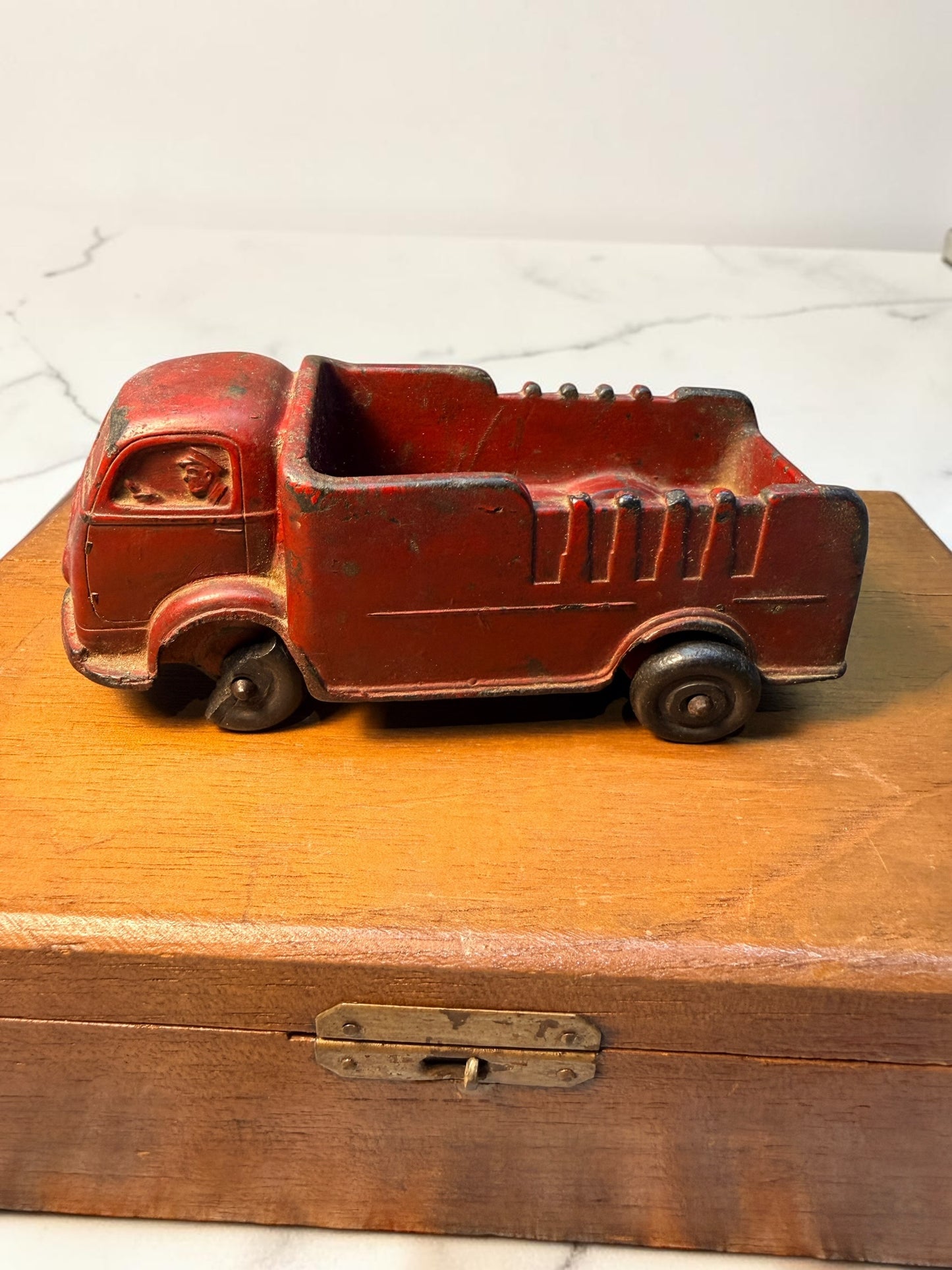 1940'S AUBURN RUBBER TRUCK
